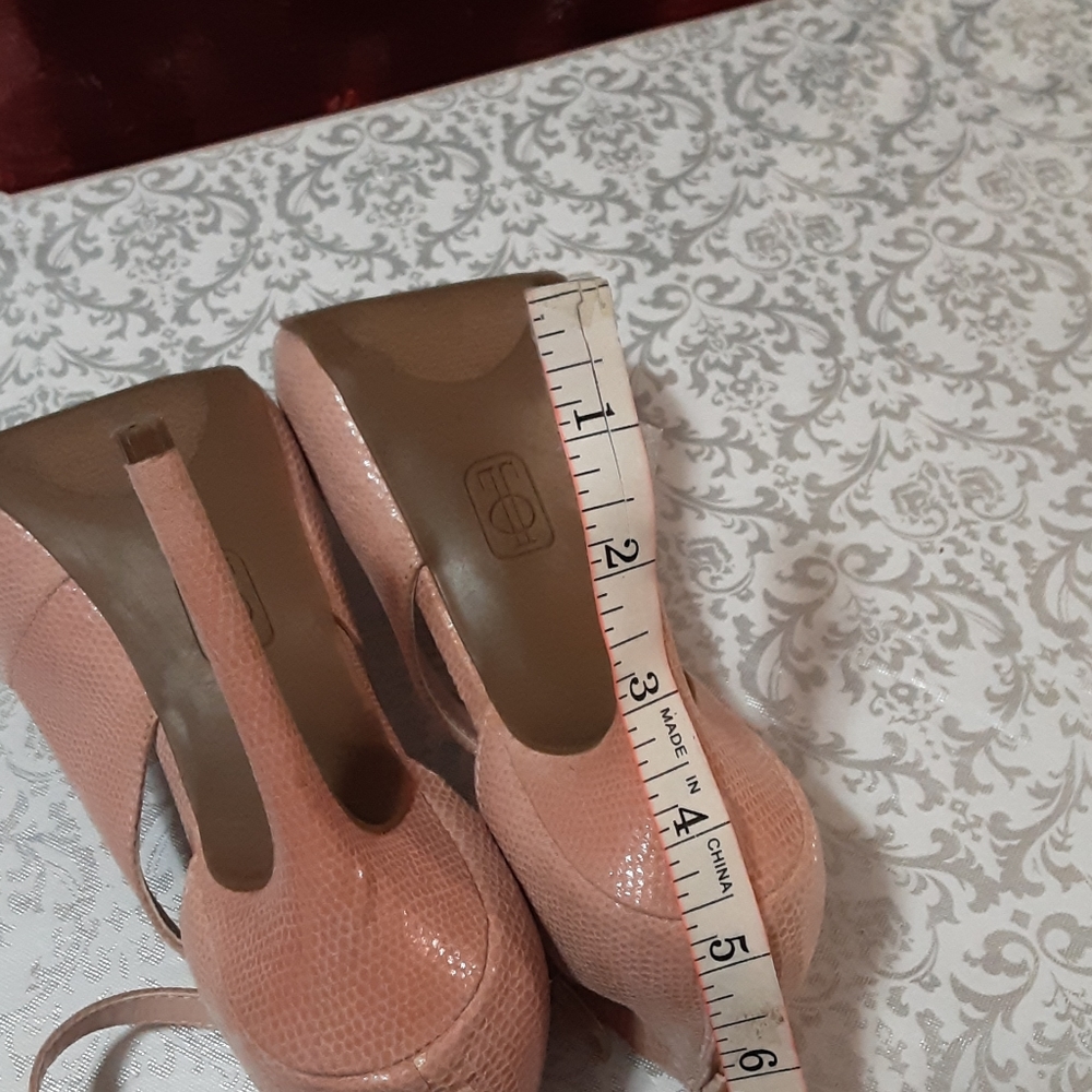 JENNIFER LOPEZ BLUSH HEELS - Picture 9 of 14